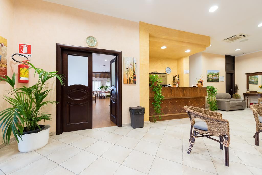 Valle Himara Guest House Piana Degli Albanesi Luaran gambar